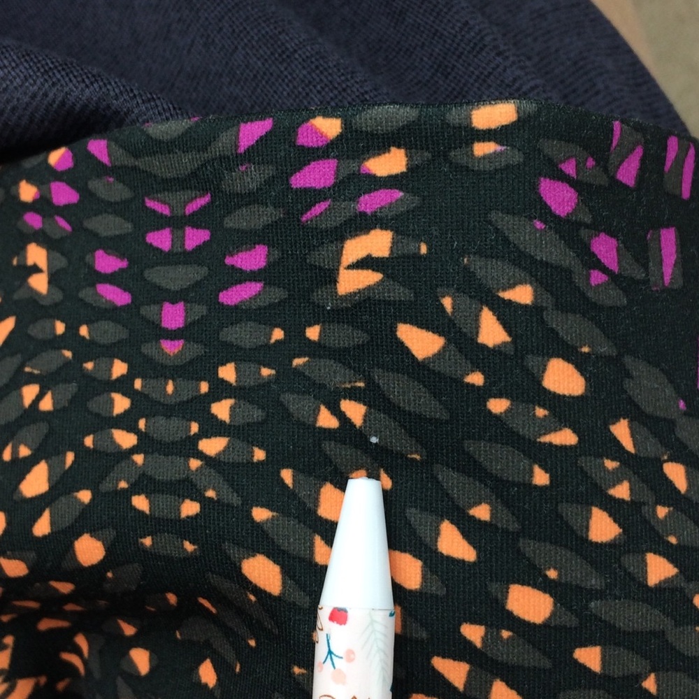 Fabletics Salar Print Capri Fold Over Waist Small - image 4